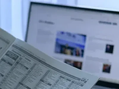 Dvojno delujoči teleskopski hidravlični cilinder