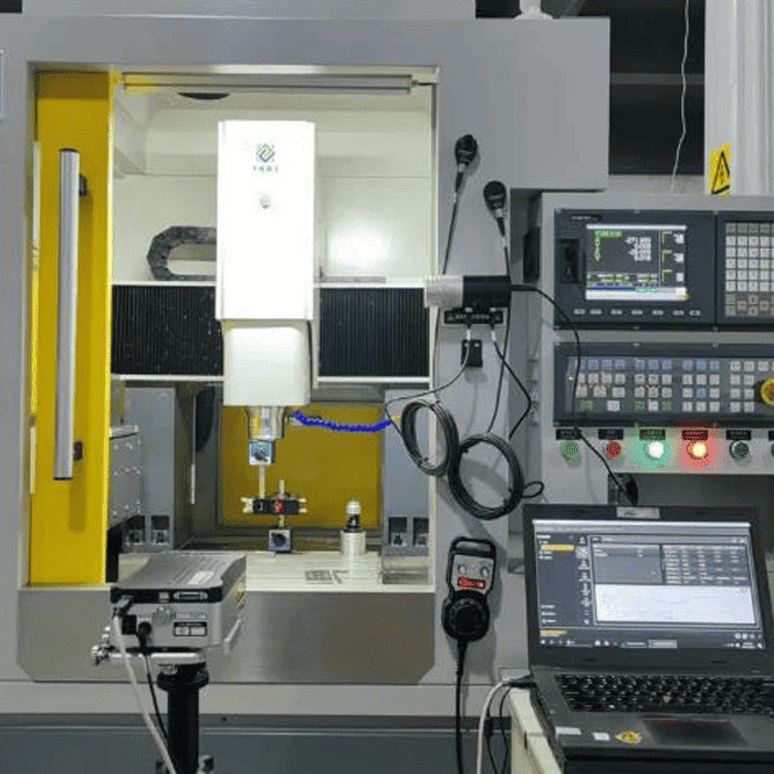 4-osni CNC stružni stroj za les