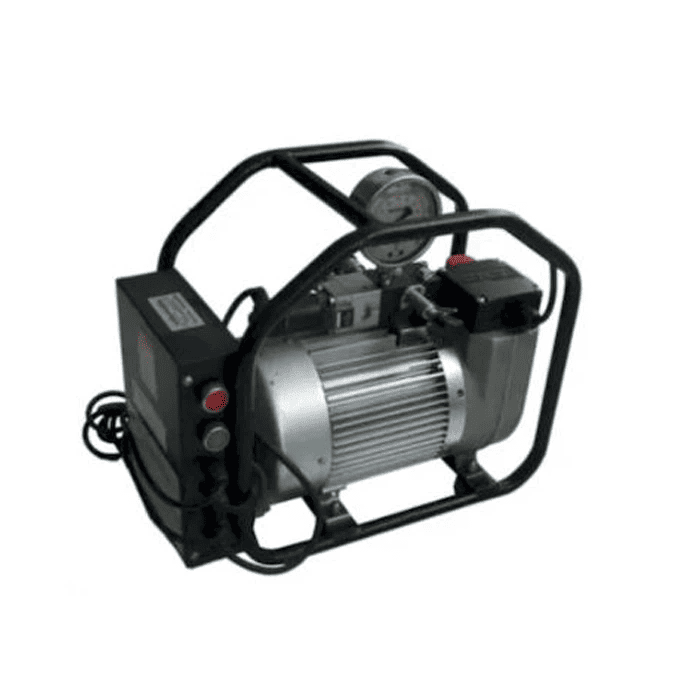 Črpalka z momentnim ključem vključuje pogonsko enoto